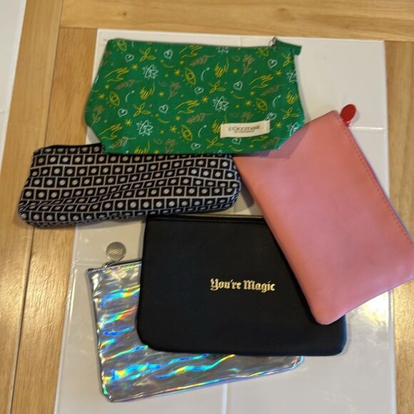 5 Cosmetic Bags - Picture 3 of 3